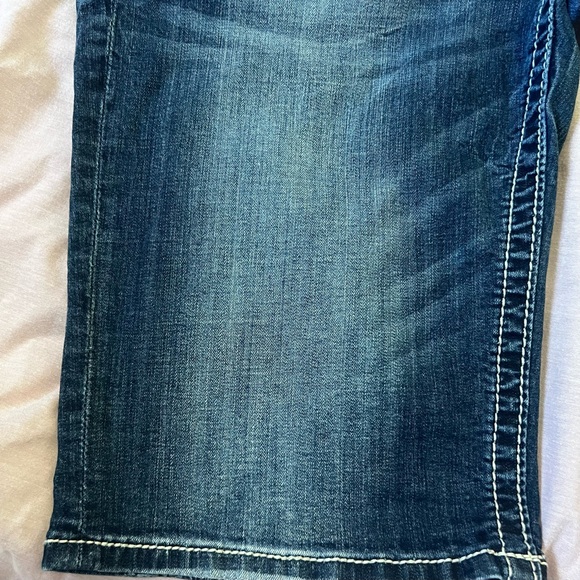 Miss Me: Mid-rise Easy Embroidered Faux Flap Pocket Bermuda Shorts - Picture 6 of 10